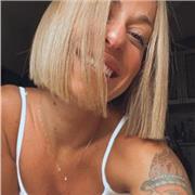 Insegnante di scienze inscritto alla facoltà di scienze naturali da lezioni a ragazzi di scuola elementare e media a Catania